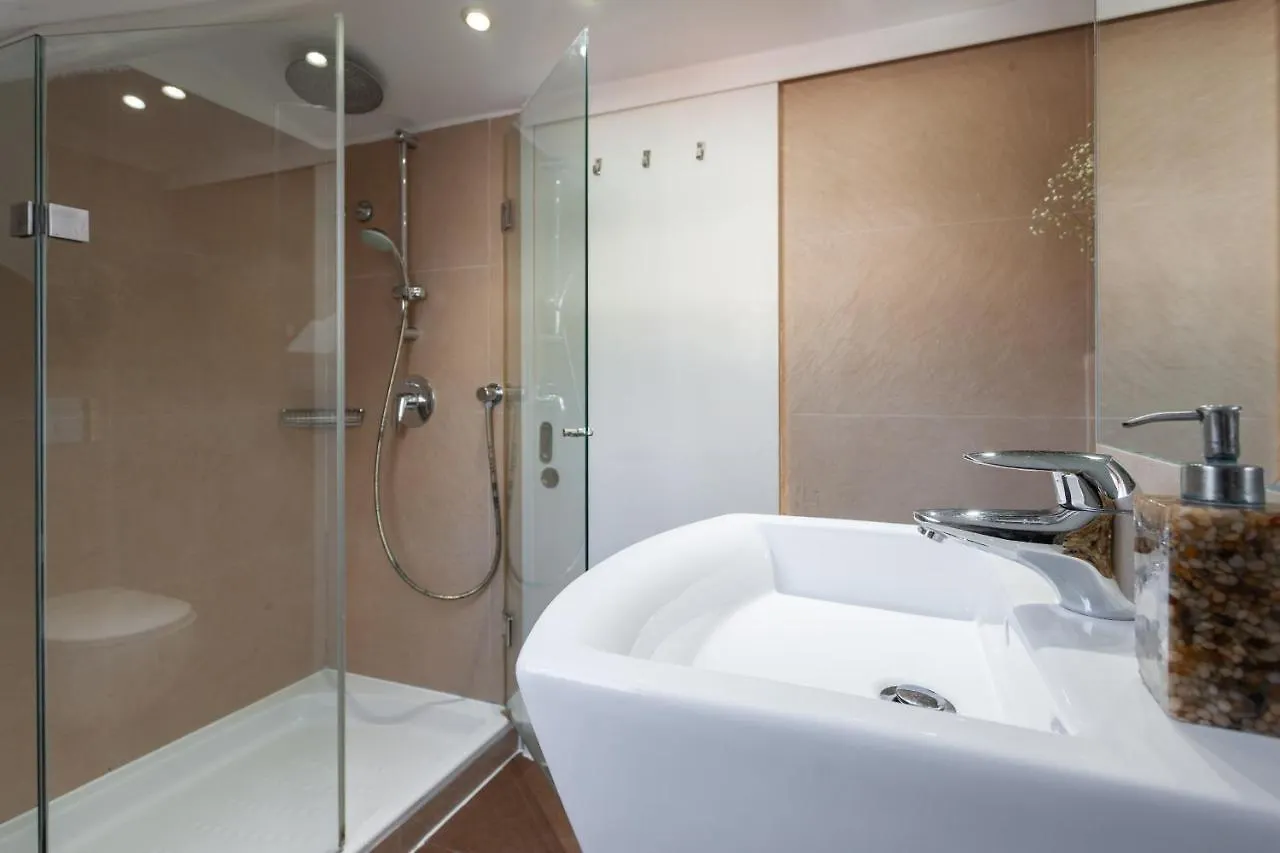 Liberty Penthouse Three-Bedroom Apartment - By Lu Holidays Lisboa Portugal